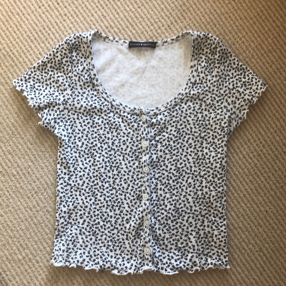 Brandy Melville Tops - Brandy Melville Crop top
